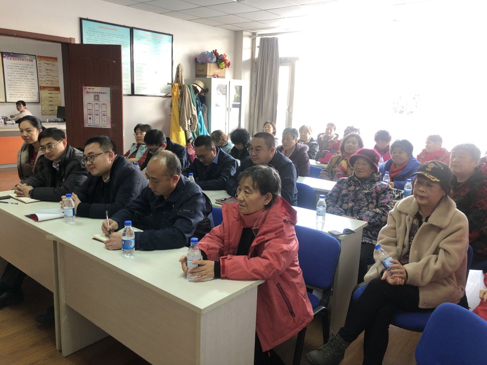 开展法律知识培训讲座.jpg 开展法律知识培训讲座.jpg