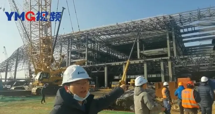 【烟台晚报】八角湾国际会展中心展馆部分今天封顶 数万多个“构件”拼出建筑的“骨架”